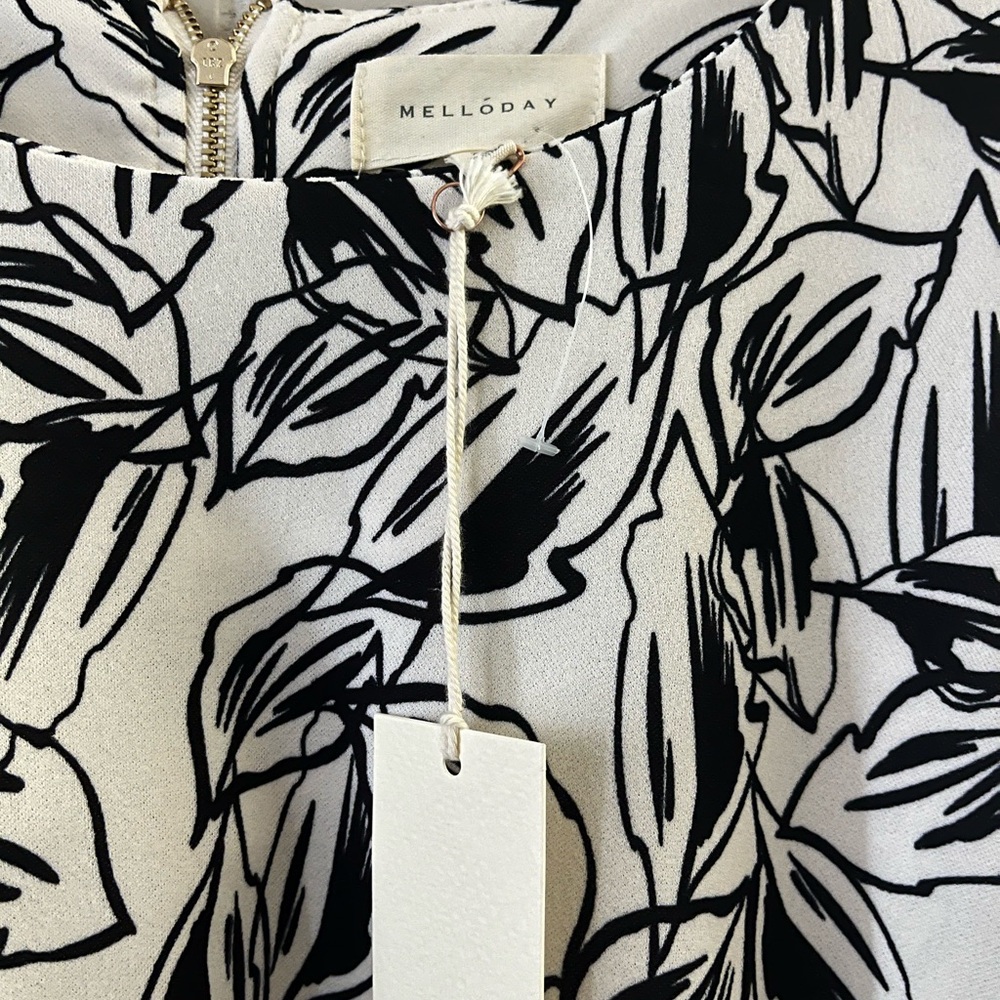 MELLODAY Monochrome Leaf Pattern Blouse - Picture 7 of 8
